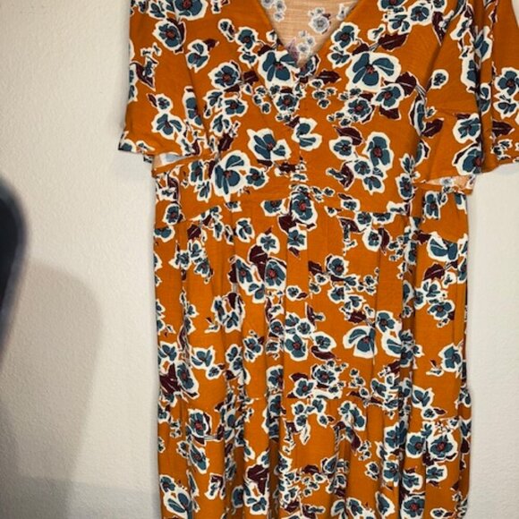 Ava and Viv flutter sleeve dress - Picture 4 of 5